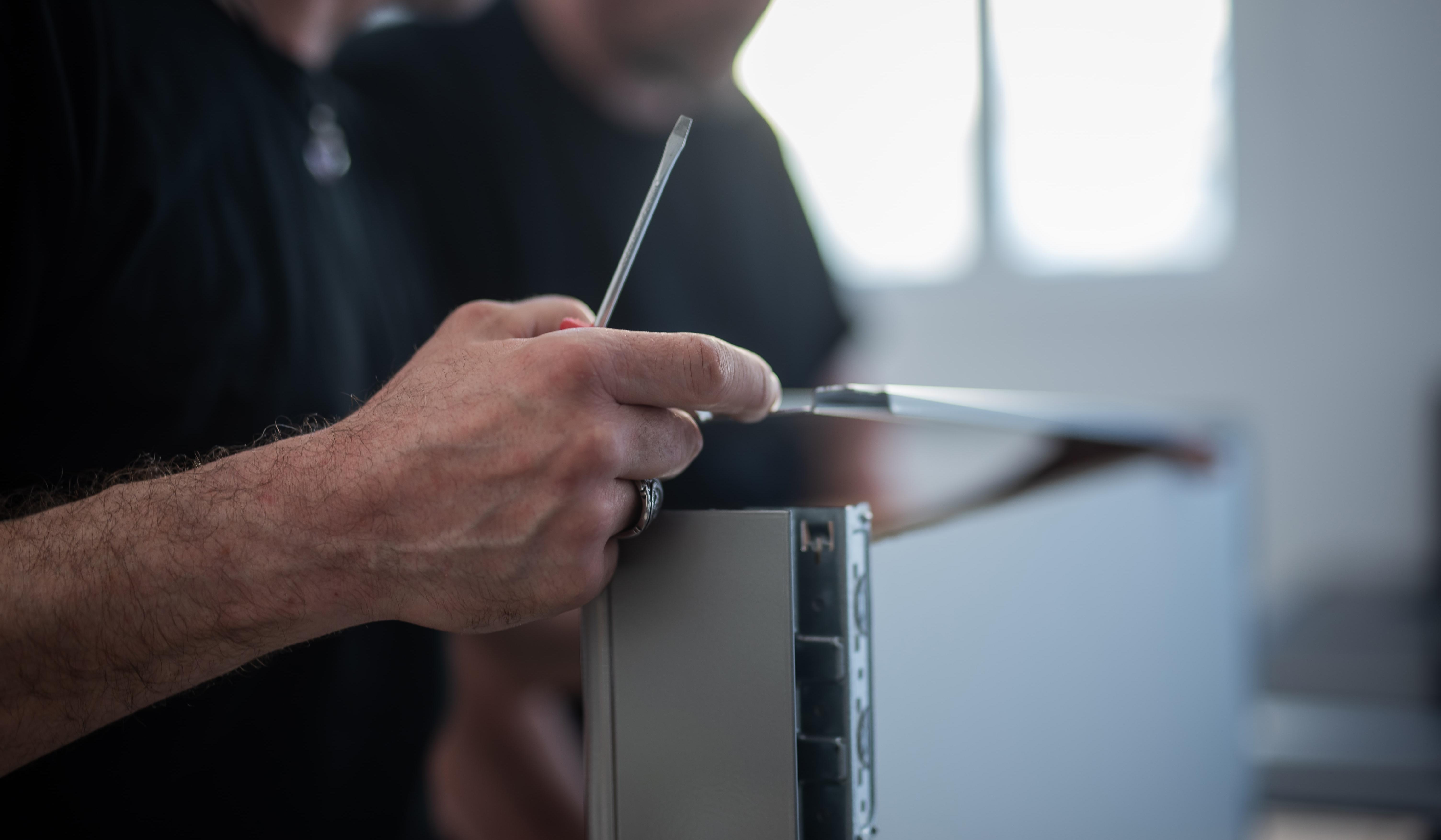 Werbemotiv Handwerk Einbau Kochfeld