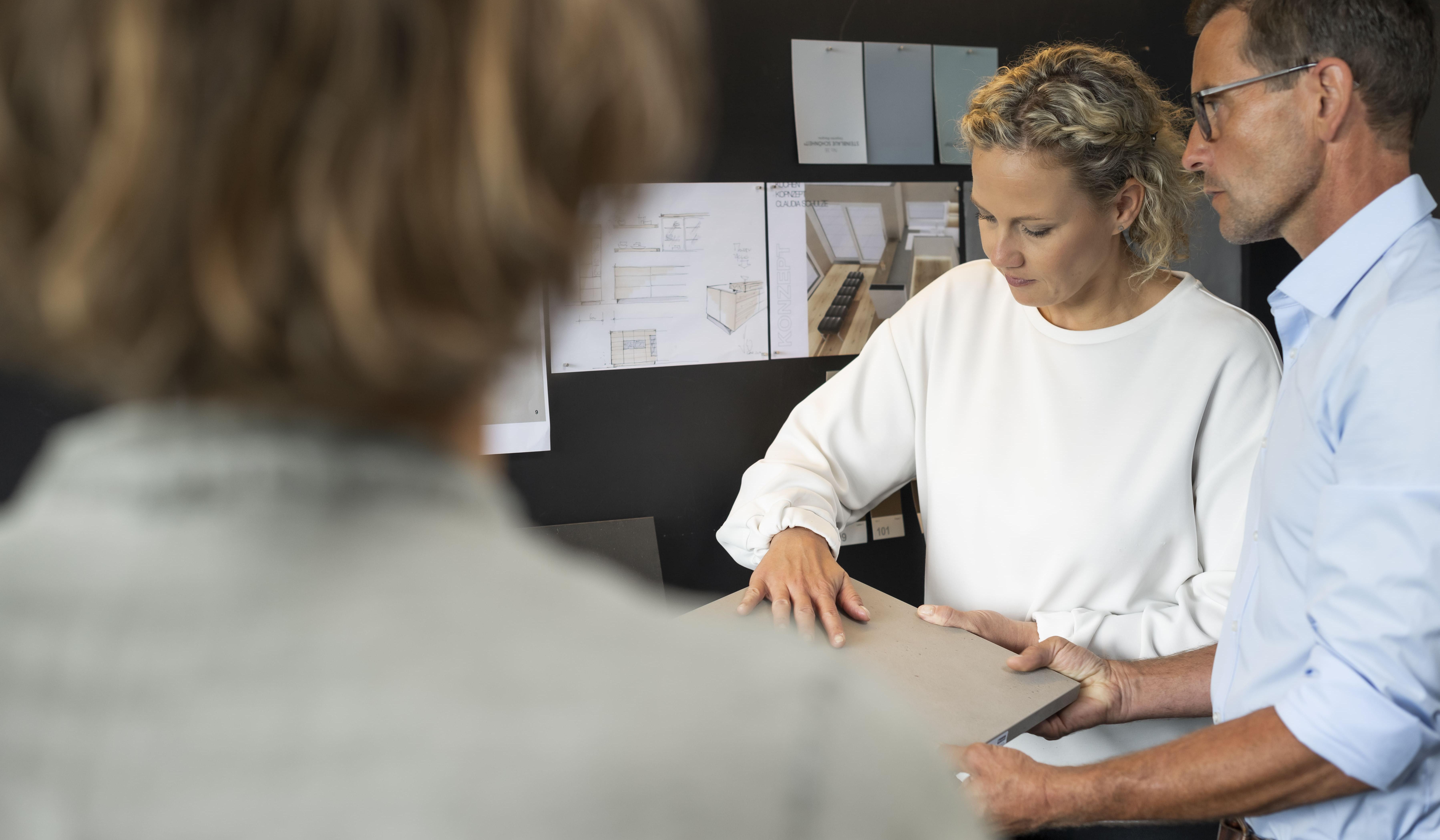 Werbemotiv Küchenplanung Beratung Mann und Frau