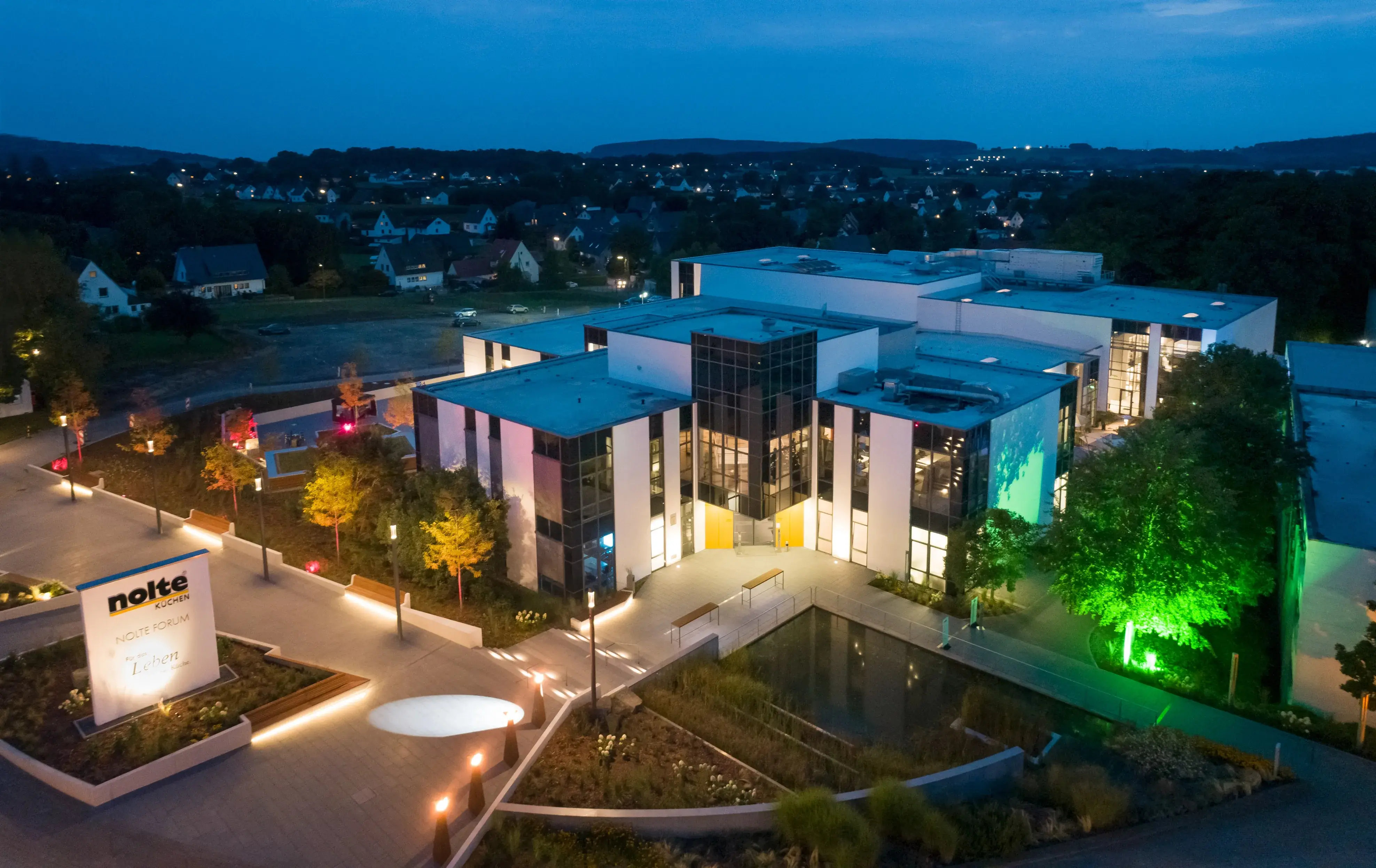 Nolte Firmengebäude bei Nacht Vogelperspektive